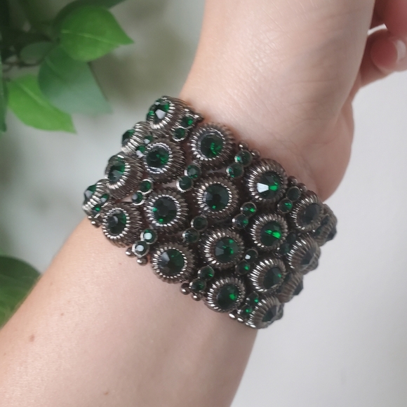 Elegant Green and Silver Bracelet Emerald Green Stones Stretch - Picture 4 of 10